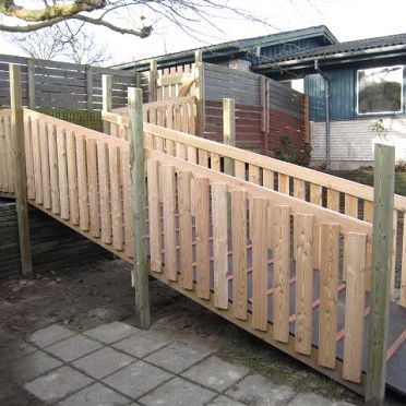 Rampe til barnevogne i vuggestue